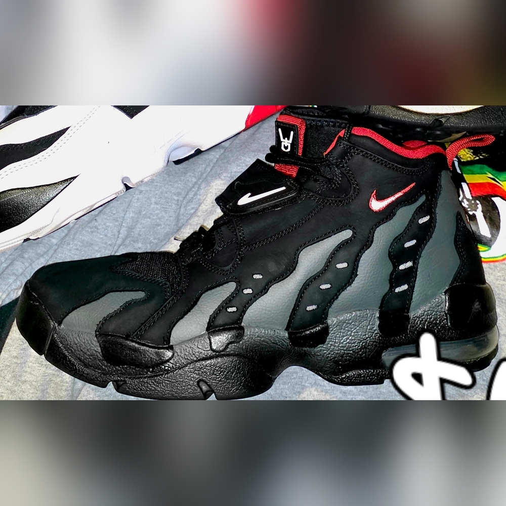DEION SANDERS DIAMOND TURF 2 Black Grey Red.